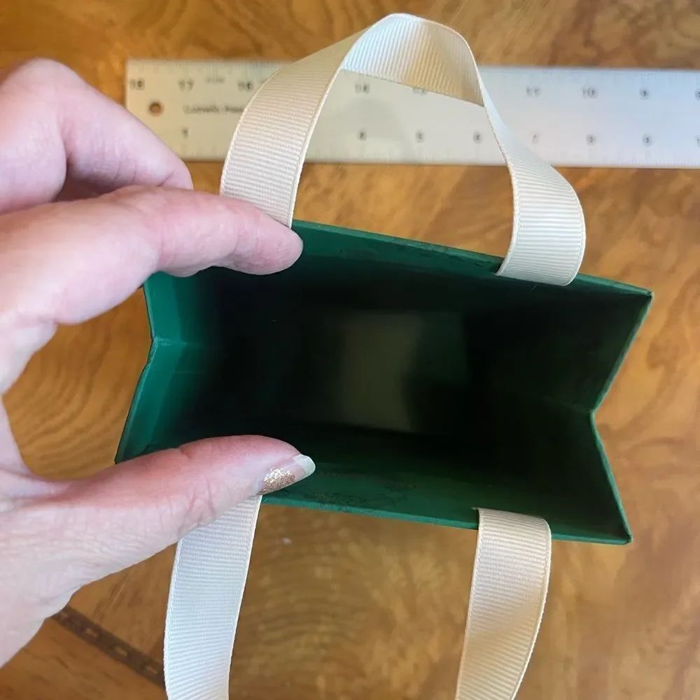LA MER Bag & Empty Box! - Picture 2 of 16